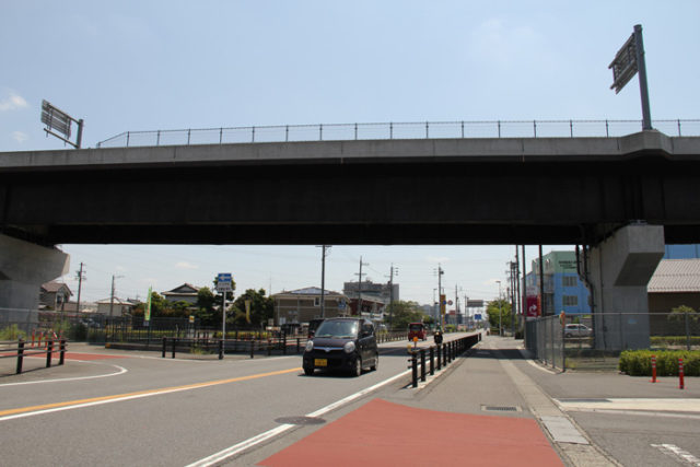 岐阜県道31号線。東海環状自動車道をくぐる