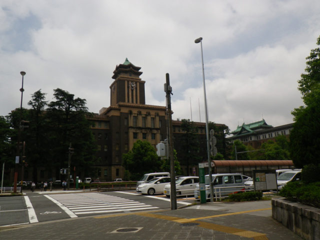 名古屋城の西側は官庁街。名古屋市役所