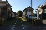 赤坂宿。赤坂本町駅跡。民家の前にホームの石が残る。現在も西濃鉄道が通っている。