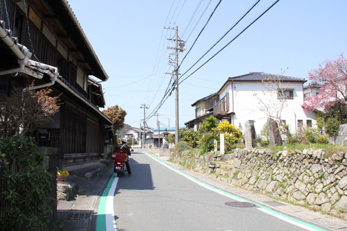 �ǂ܂񒆒���