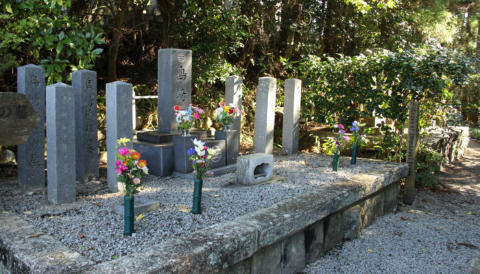 馬籠宿。『夜明け前』には萬福寺として登場する永昌寺。島崎家の墓がある。