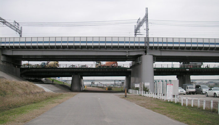 二子橋手前が東急線用、奥が人車用。