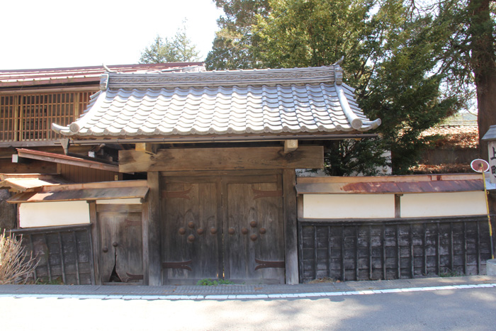 旅籠なが井。文久大火でも焼けなかった門