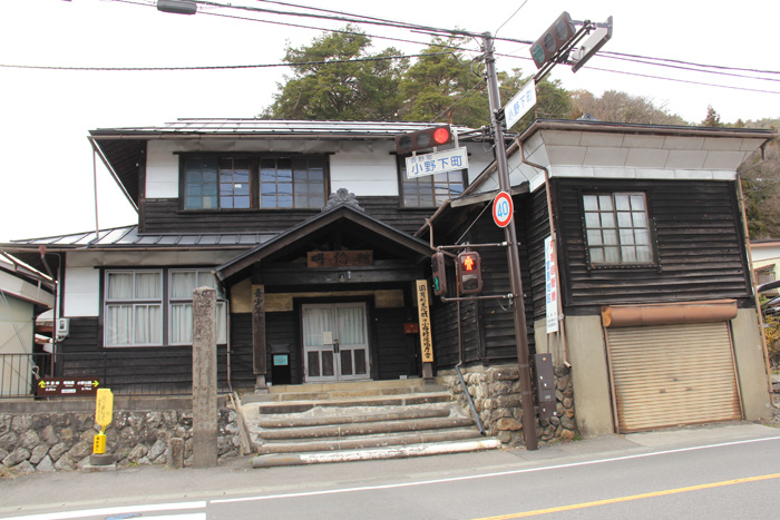 小野下町交差点。明倫館は元村役場。