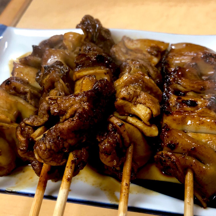 岡谷。馬モツ串