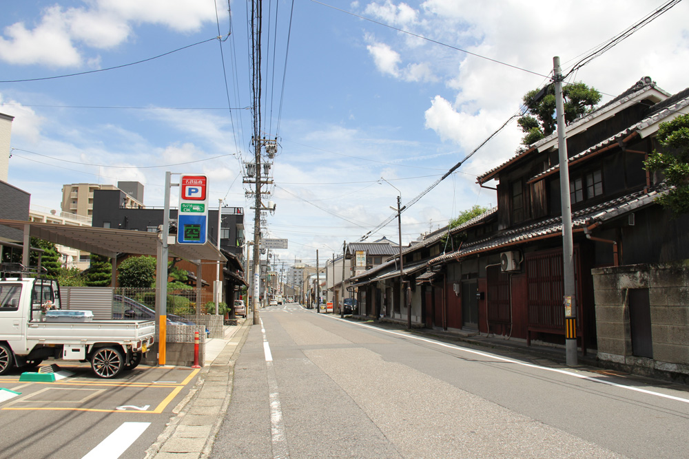 須ヶ口駅前の美濃路