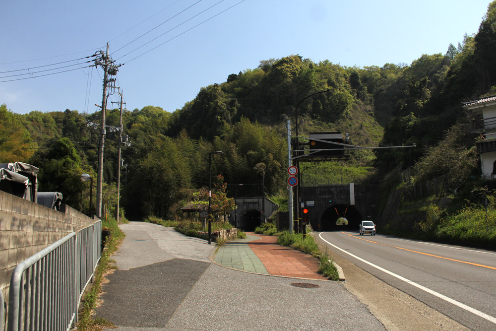 佐和山トンネル横から佐和山隧道への道