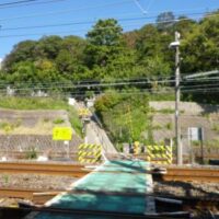 大仙寺に続くJRの踏切